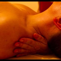 Soins du postpartum: massage postnatal NatalLa®, réflexologie postnatale NatalLa®, cérémonie postnatale NatalLa® à 4 mains (rituel rebozo)