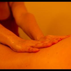 Soins du postpartum: massage postnatal NatalLa®, réflexologie postnatale NatalLa®, cérémonie postnatale NatalLa® à 4 mains (rituel rebozo)
